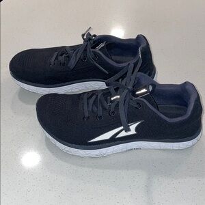 Escalante 4 - Women
ALTRA FOOTWEAR  - like new - never worn outside